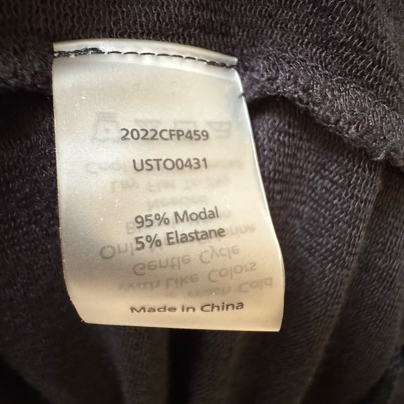 Universal Standard M (18_20) Lauren Core Sweatshirt, Black - Picture 4 of 6